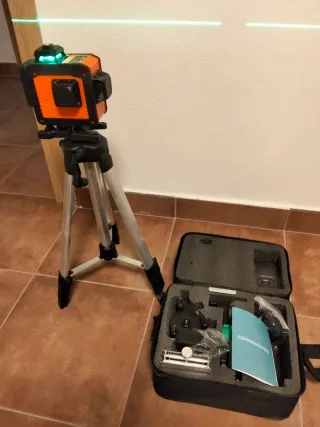 Nivel Láser 360° con Trípode y Maletín