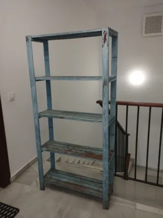 Estantería de madera