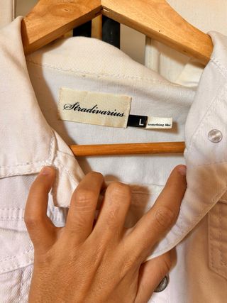 Chaqueta vaquera blanca Stradivarius Talla L