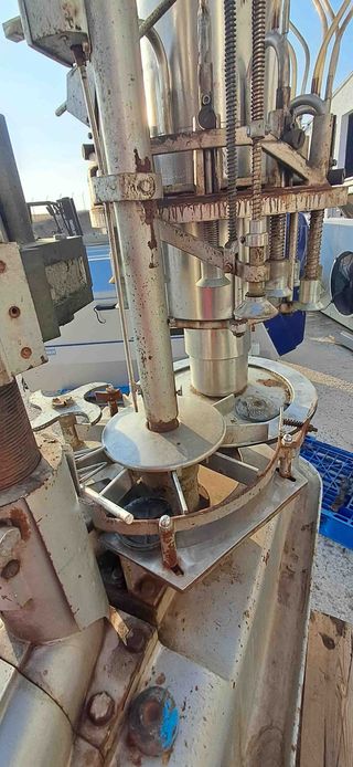 Máquina llenadora de botellas industrial