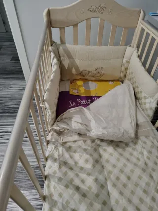 Cuna con TODO: colchón, protector y ropa de cama