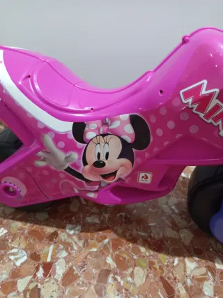 Moto correpasillos Minnie Mouse rosa