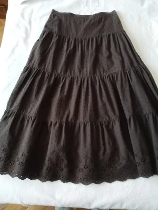 Falda larga marrón con bordados