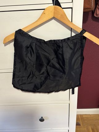 Traje Neska: blusa, delantal y medias. ES TALLA 12