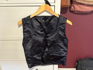 Traje Neska: blusa, delantal y medias. ES TALLA 12