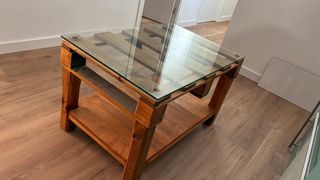 Mesa de centro de madera y cristal