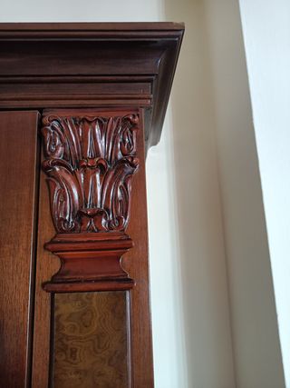 Regalamos Mueble vitrina de madera y cristal