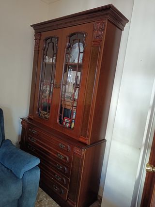 Regalamos Mueble vitrina de madera y cristal