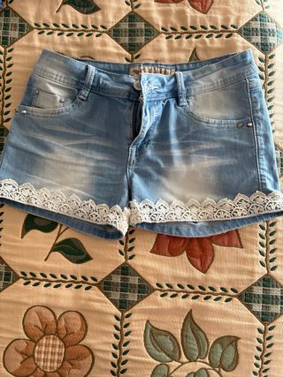 Pantalón corto vaquero con encaje