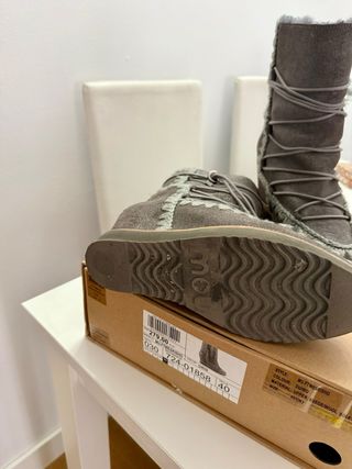 Botas Mou grises con cordones