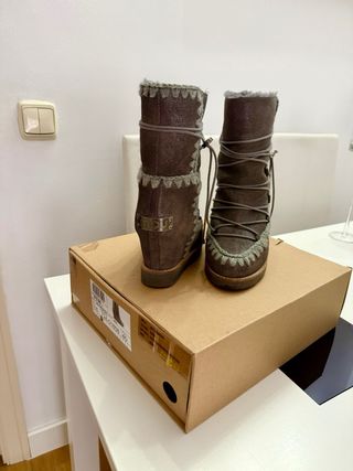 Botas Mou grises con cordones