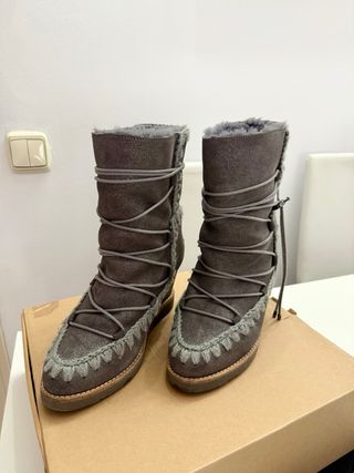 Botas Mou grises con cordones