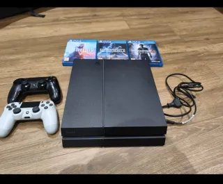 PS4 (PlayStation 4) Negra + 3 Juegos