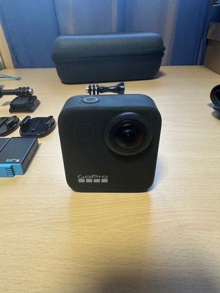 GoPro MAX con accessori e batterie