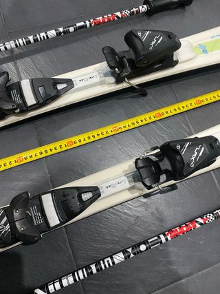 Esquis y botas niño .