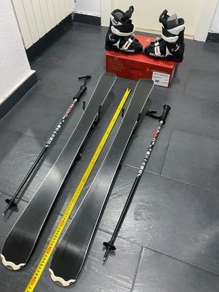 Esquis y botas niño .