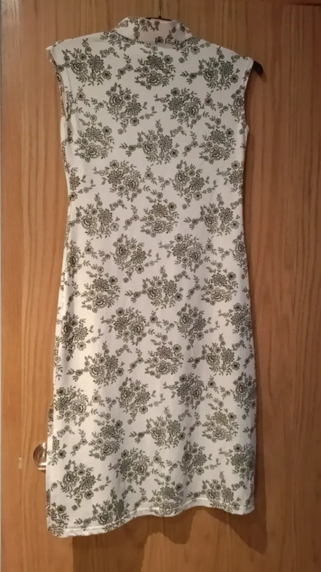 Vestido floral blanco y negro