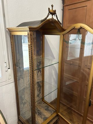 Vitrina antigua estilo clásico dorada (pan de oro)
