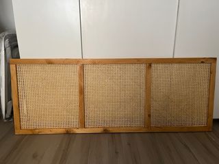 Cabecero de ratán y madera