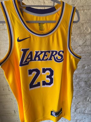 Camiseta Nike Lakers nueva lebron james 23 talla L