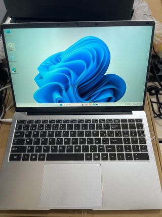 Portátil Intel Celeron 15.6 12GB RAM SSD P2