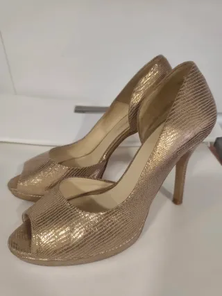 Zapatos de salón dorados talla 38