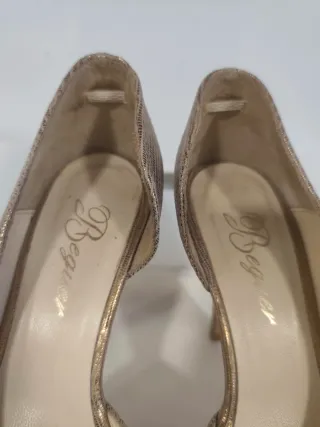 Zapatos de salón dorados talla 38