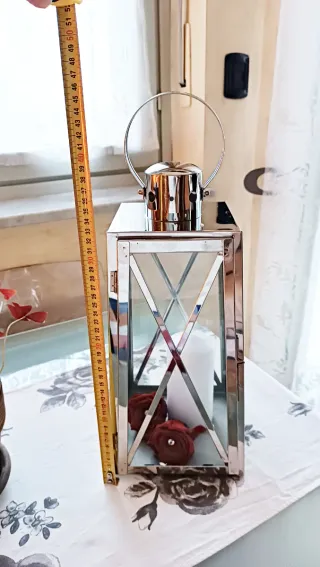 Lanterna decorativa in metallo e vetro