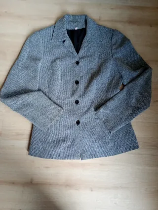 Americana gris y negra