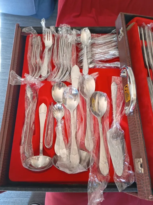 Cubertería 72 piezas