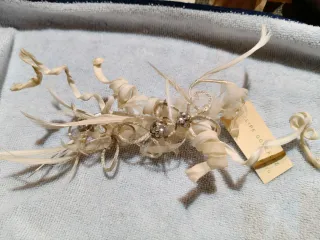 Tocado Felipe Gonzalez crema a estrenar