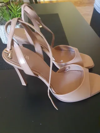 Sandalias Zara Tacón Beige