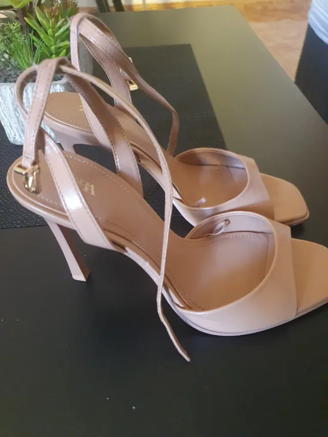 Sandalias Zara Tacón Beige
