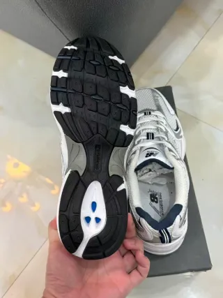 New Balance 530 Talla 40 Blanco Plata Marino