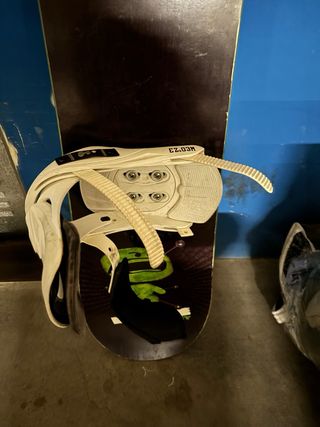 Tabla Snowboard quechua con fijaciones FR6