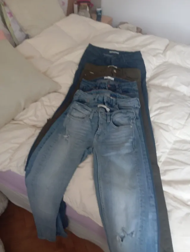 Pantalones vaqueros y verdes