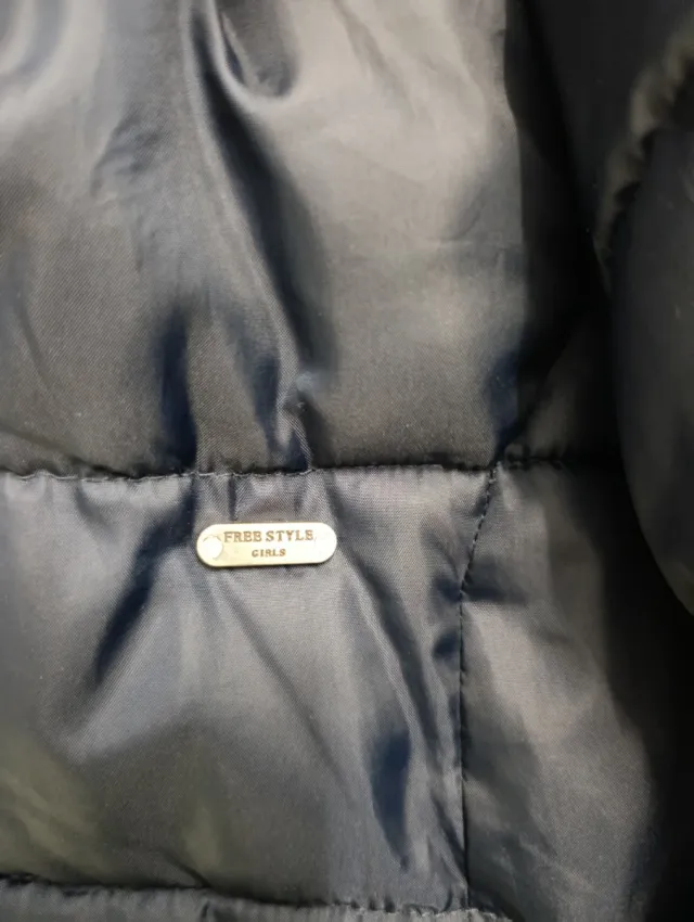 Abrigo niña con capucha y lazo. Interior polar