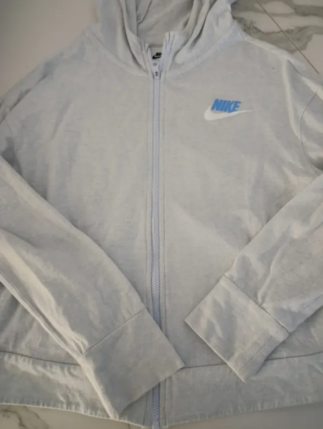 Chaqueta Nike con cremallera y capucha