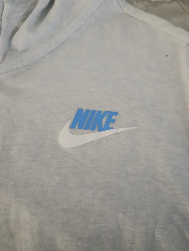 Chaqueta Nike con cremallera y capucha