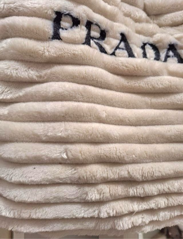 Borsa Prada in pelo morbido beige/panna