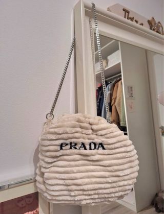 Borsa Prada in pelo morbido beige/panna