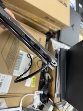 Portátil 15.6 i5-8210Y, 16GB RAM, SSD 512GB P4