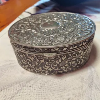 Caja repujada alpaca antigua 770g