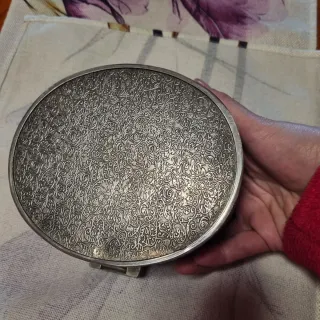 Caja repujada alpaca antigua 770g