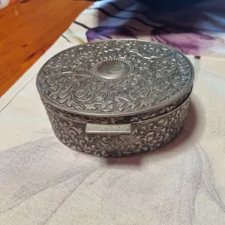 Caja repujada alpaca antigua 770g