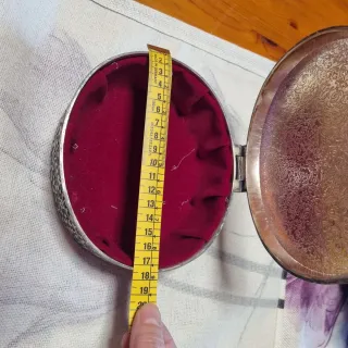 Caja repujada alpaca antigua 770g