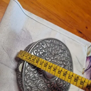 Caja repujada alpaca antigua 770g