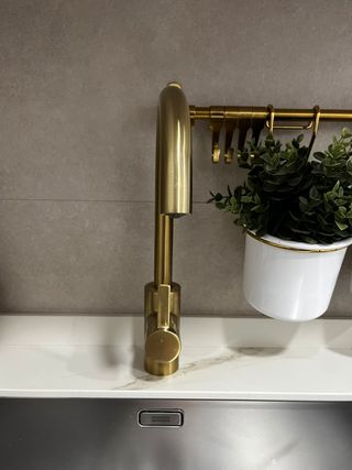 Grifo de cocina dorado