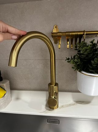 Grifo de cocina dorado