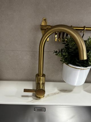 Grifo de cocina dorado